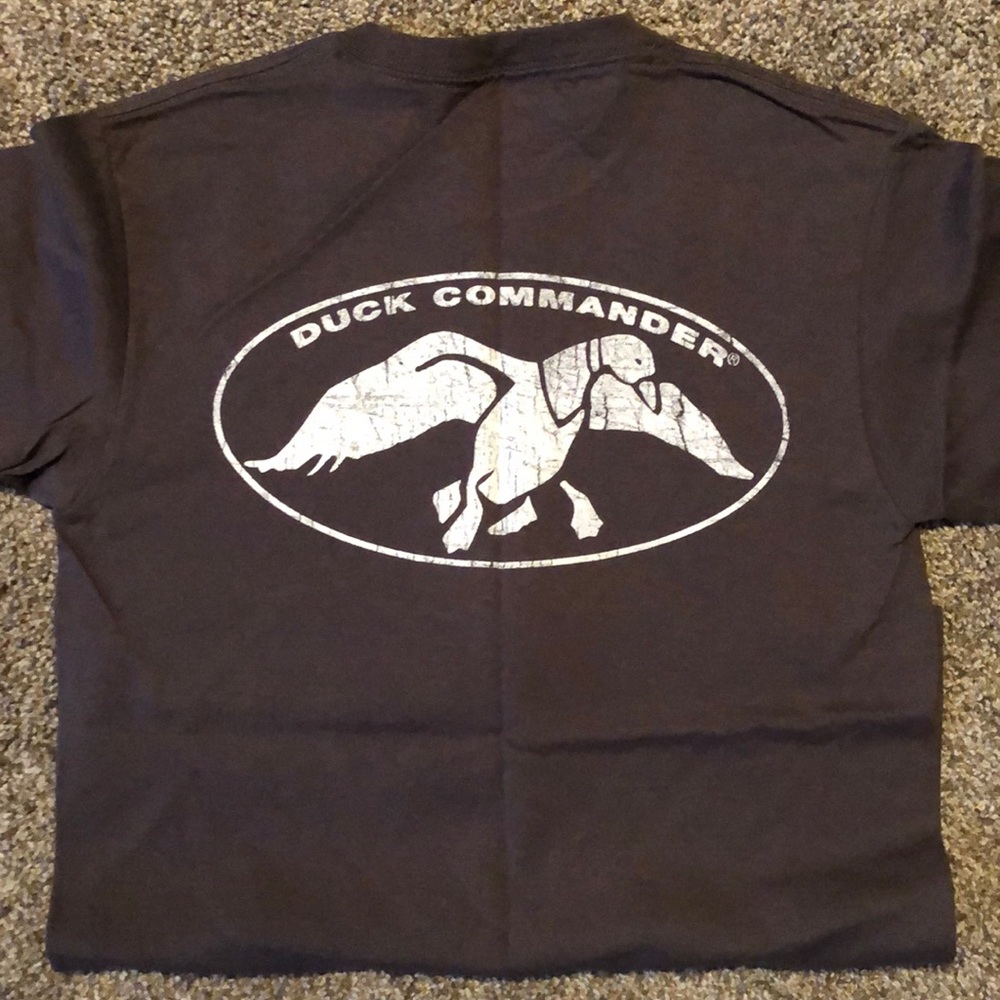 Duck Commander dark gray tshirt small NEW